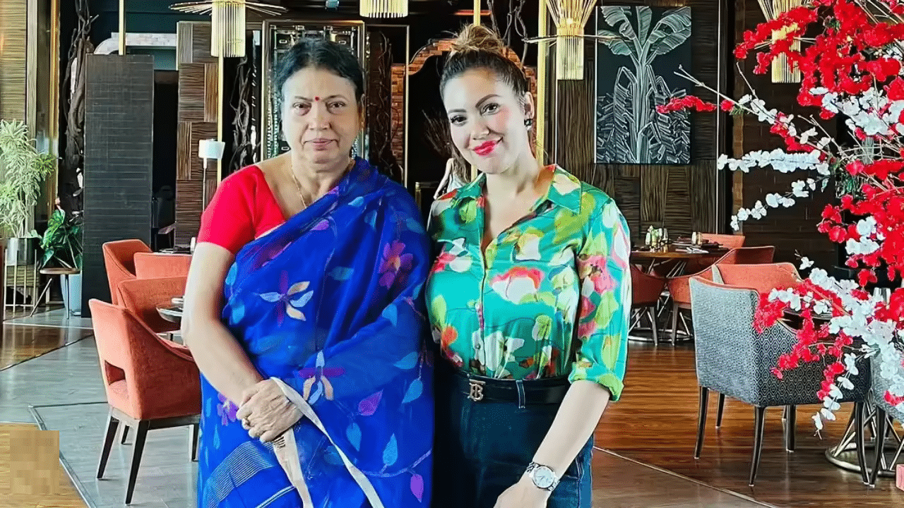 Munmun Dutta Parents, Siblings & Family