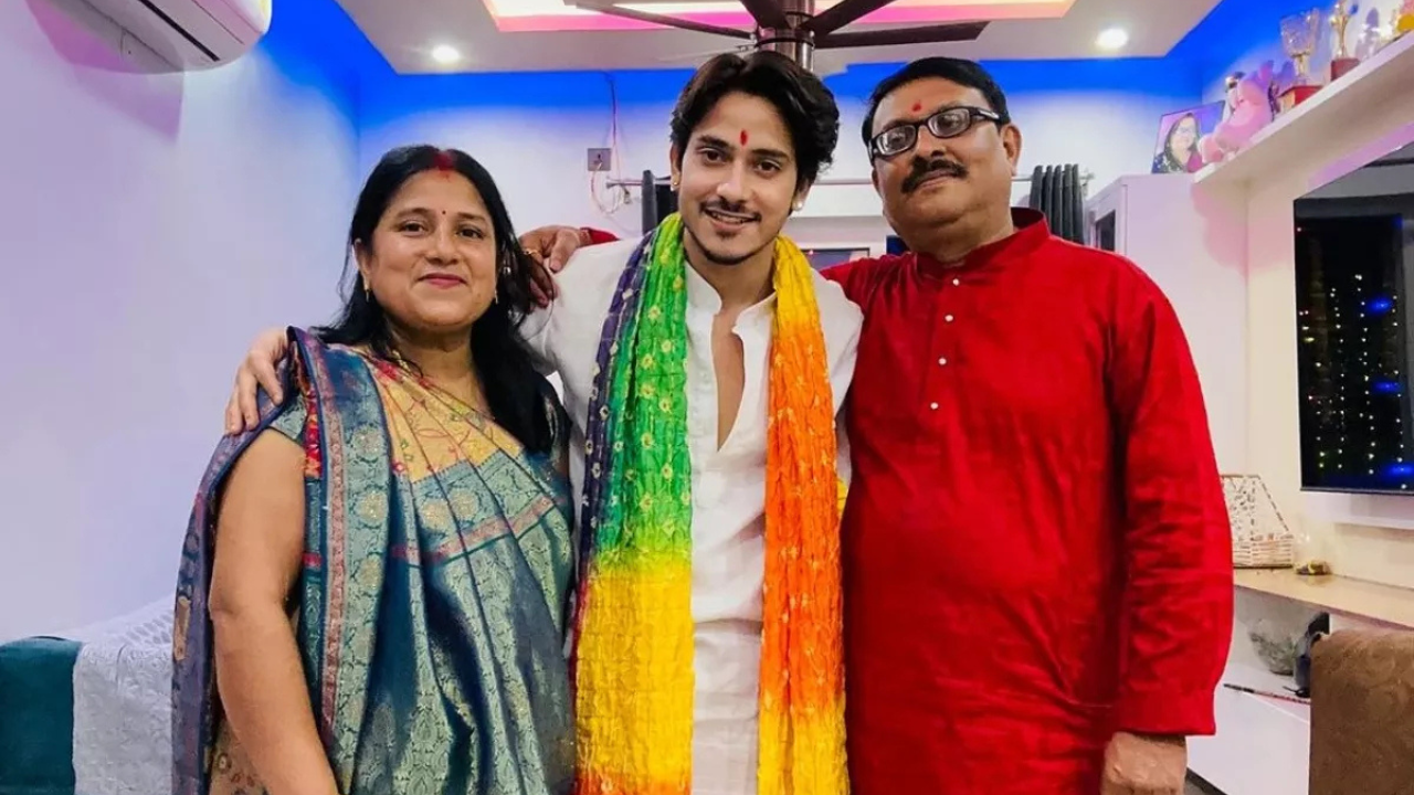 Family Members of Purav Jha